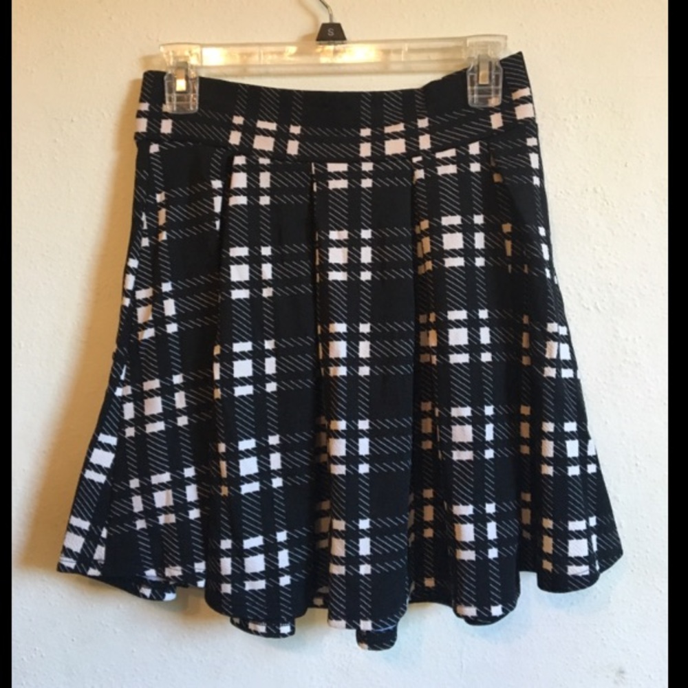 B&W Plaid Mini Skirt Elastic Waist